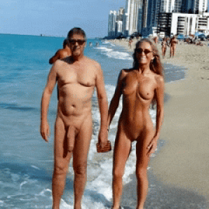 Ric flashing cock on the beach with milf